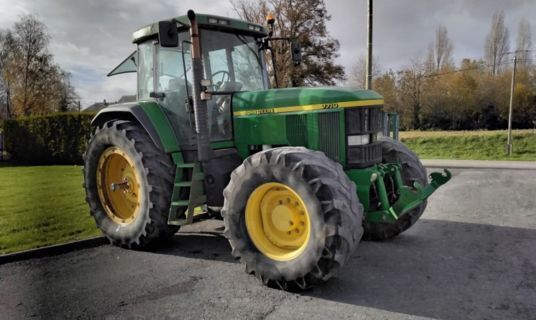 John Deere 7710 traktor på hjul