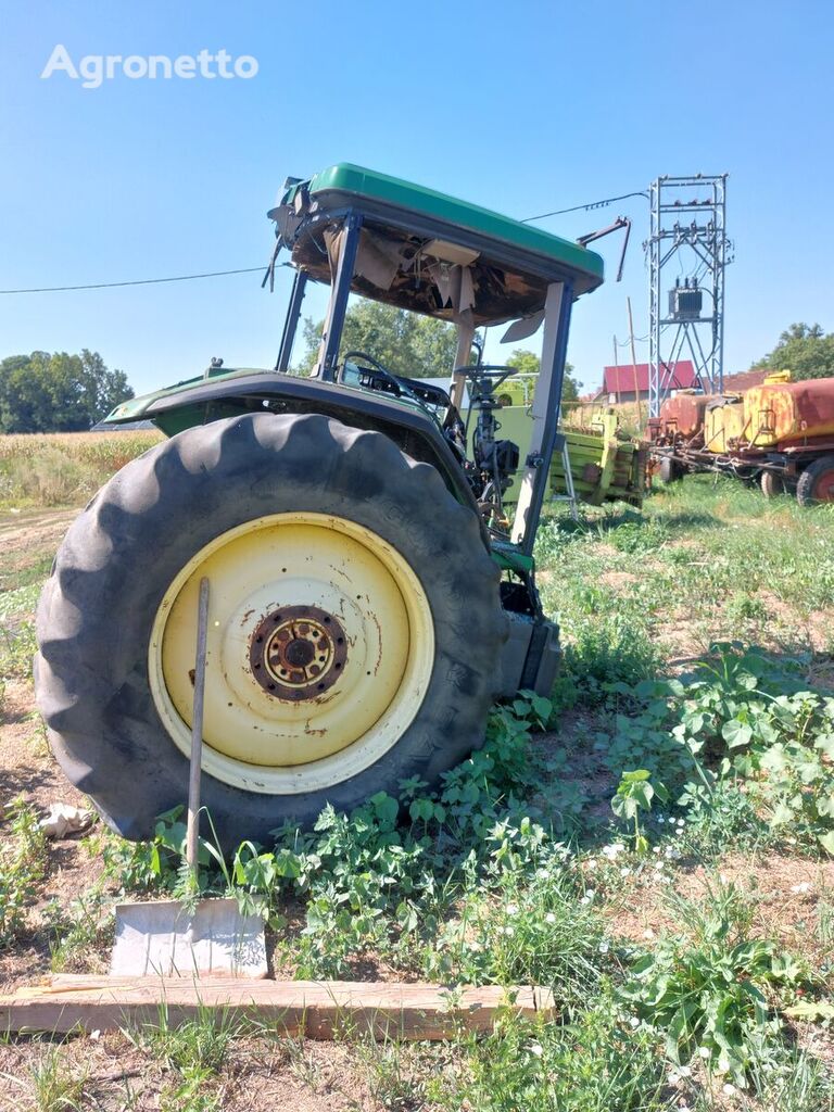 John Deere 8200 traktor på hjul