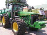 John Deere 8400 traktor på hjul